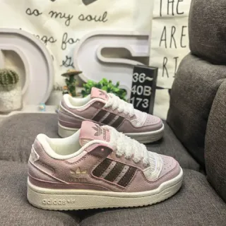 Adidas أحذية رياضية أسلوب حياة وردي بني منخفضة الارتفاع أعلى سويدي نسيجي