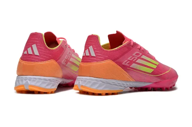 Adidas أحذية كرة قدم وردي برتقالي أعلى نسيج مخروطي المسامير للعشب الاصطناعي 5