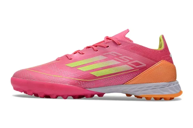 Adidas أحذية كرة قدم وردي برتقالي أعلى نسيج مخروطي المسامير للعشب الاصطناعي 7
