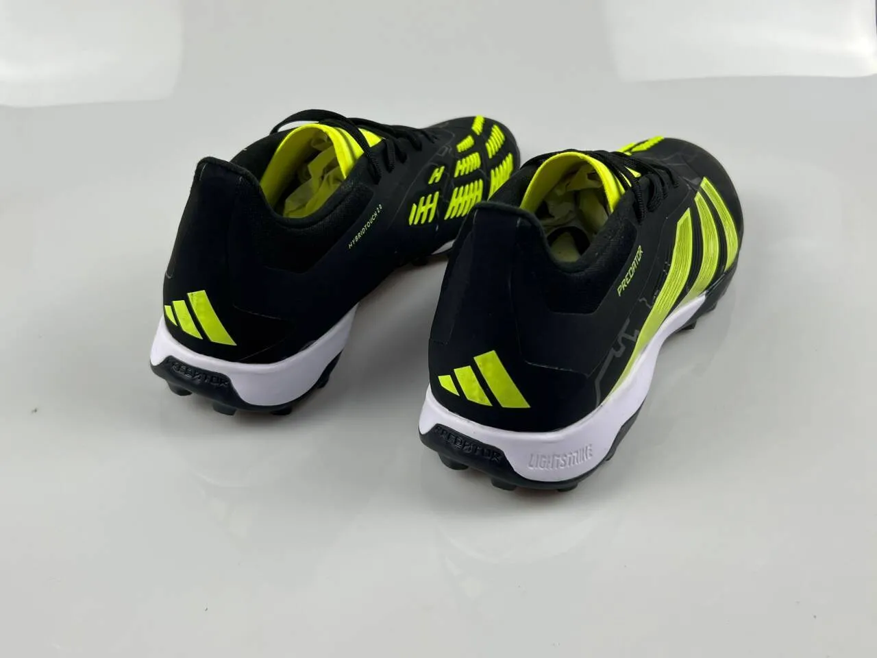 Adidas Predator Preto Amarelo Sintético Superior Acentos Três Listras Neón Sapatos de Futebol Turf 2