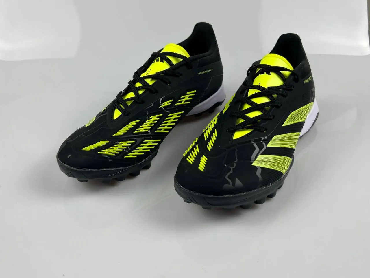 Adidas Predator Preto Amarelo Sintético Superior Acentos Três Listras Neón Sapatos de Futebol Turf 3