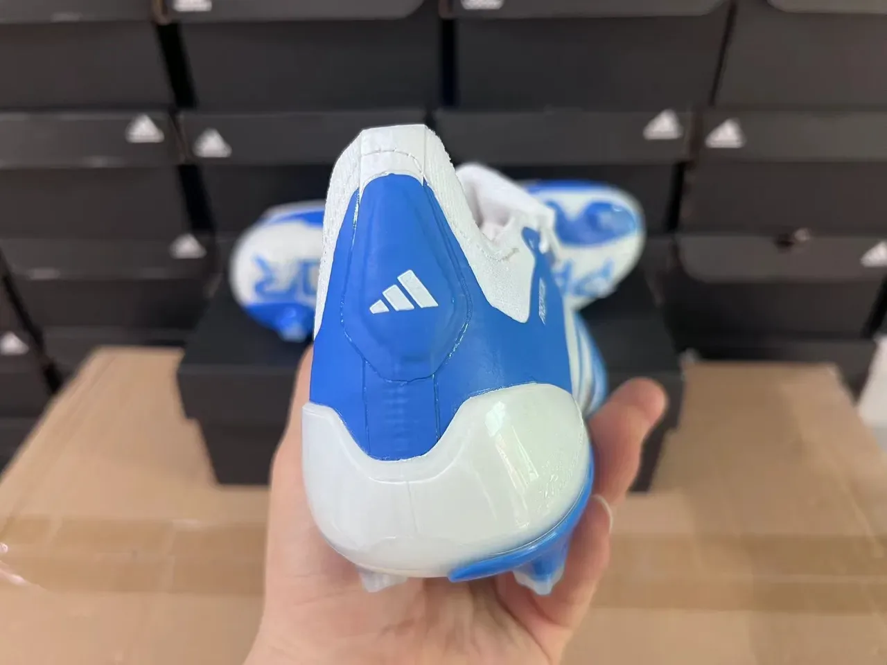 Adidas Predator Chaussures de football bleu blanc basses coupe empieñadura synthétique superposition trois bandes terrain ferme 3
