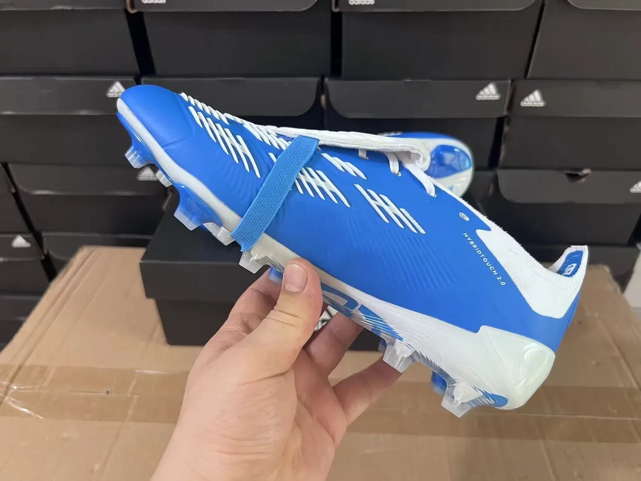 Adidas Predator Chaussures de football bleu blanc basses coupe empieñadura synthétique superposition trois bandes terrain ferme 4