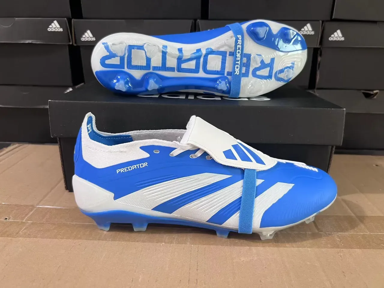 Adidas Predator Chaussures de football bleu blanc basses coupe empieñadura synthétique superposition trois bandes terrain ferme 6