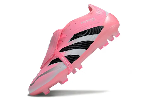 Adidas Predator Sapatos de futebol rosa preto de corte baixo com upper sintético com relevo overlay de três listras para terreno firme 3