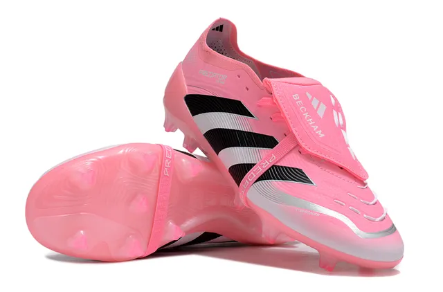 Adidas Predator Sapatos de futebol rosa preto de corte baixo com upper sintético com relevo overlay de três listras para terreno firme 4