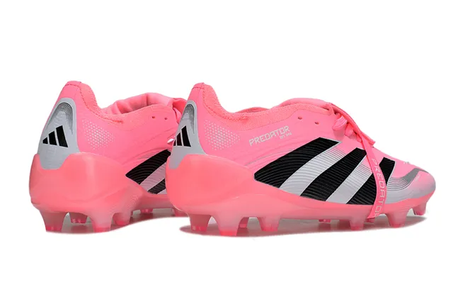 Adidas Predator Sapatos de futebol rosa preto de corte baixo com upper sintético com relevo overlay de três listras para terreno firme 5