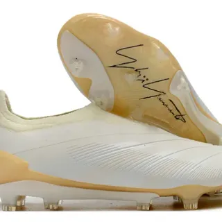 Adidas Predator White Beige Chaussures de football à tige basse, encolure à chaussette, upper côtelé, cage de medi-pied, terrain ferme