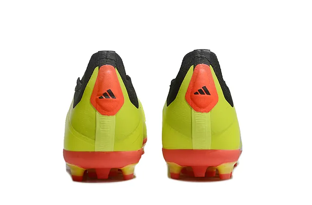 Adidas Predator Jaune Noir Low-Cut Synthetic Upper Texture Ribbelée de l'Avant-Pied Terrain Ferme Chaussures de Football 4