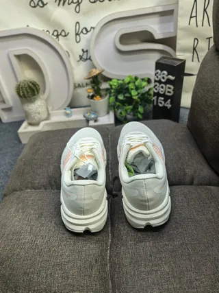 Adidas Repetitor Tênis de corrida pretos e cobre 8