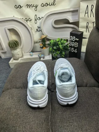 Adidas Repetitor Tênis de corrida pretos e cobre 18