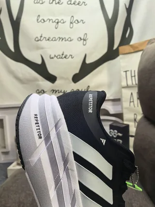 Adidas Repetitor Tênis de corrida pretos e cobre 23