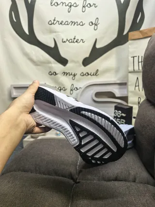 Adidas Repetitor Tênis de corrida pretos e cobre 24