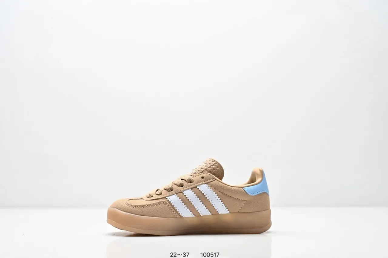 Adidas Samba OG أحذية رياضية Lifestyle وردي وأزرق فاتح بخطوط 10