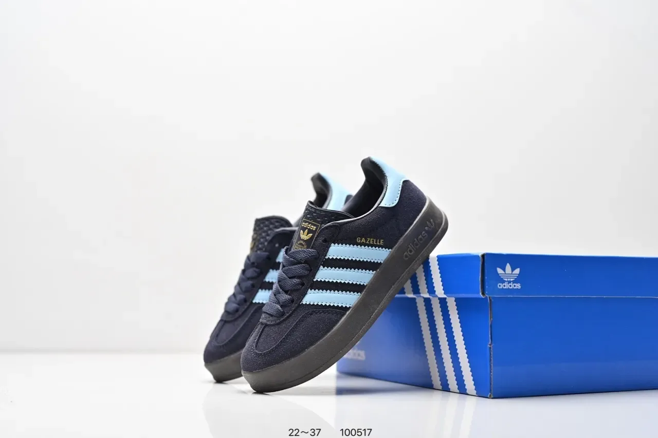 Adidas Samba OG أحذية رياضية Lifestyle وردي وأزرق فاتح بخطوط 12