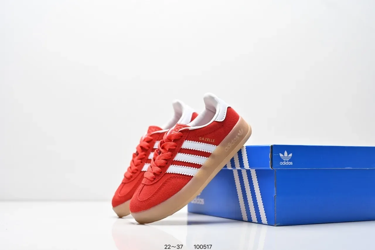 Adidas Samba OG أحذية رياضية Lifestyle وردي وأزرق فاتح بخطوط 21
