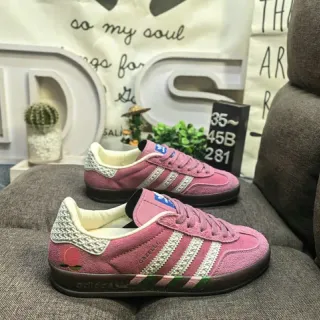 Adidas Samba OG حذاء أسلوب حياة وردي من السويد