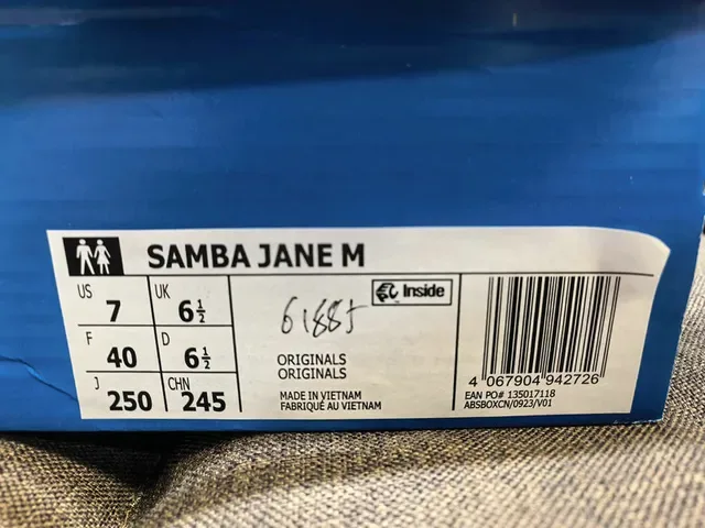 Adidas Samba 粉色和白色生活方式运动鞋 2