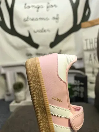 Adidas Samba 粉色和白色生活方式运动鞋 3