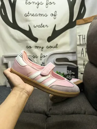 Adidas Samba 粉色和白色生活方式运动鞋 5