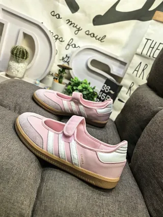 Adidas Samba 粉色和白色生活方式运动鞋 7