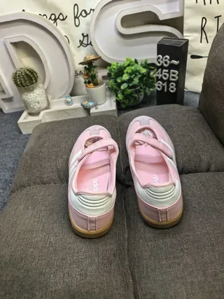 Adidas Samba 粉色和白色生活方式运动鞋 8