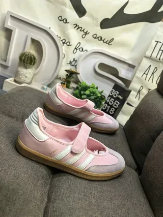 Adidas Samba 粉色和白色生活方式运动鞋 9