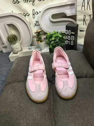 Adidas Samba 粉色和白色生活方式运动鞋 10
