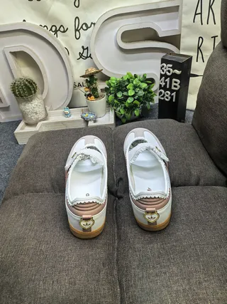 Adidas Samba Zapatos Mary Jane blanco y rosa sin cordones con ribete scalloped 8