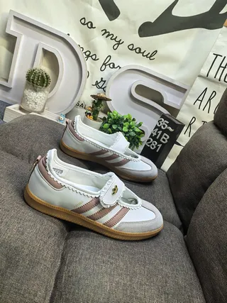 Adidas Samba Zapatos Mary Jane blanco y rosa sin cordones con ribete scalloped 9