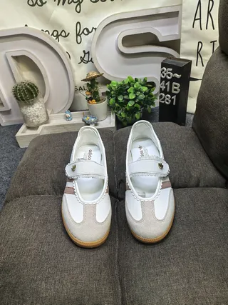 Adidas Samba Zapatos Mary Jane blanco y rosa sin cordones con ribete scalloped 10