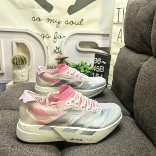 Adidas রূপালী গোলাপী ইরিডেসেন্ট জাল এক্সেন্ট ওভারলে রানিং জুতো