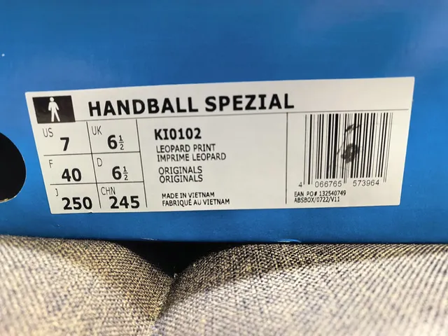 Adidas Spezial 棕色和米色牛皮纹生活方式运动鞋 2