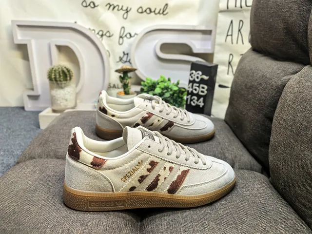 Adidas Spezial 棕色和米色牛皮纹生活方式运动鞋 11