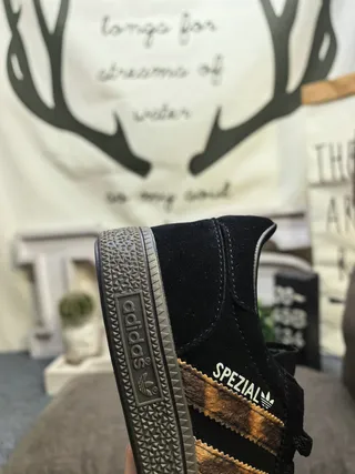 Adidas Spezial 棕色和米色牛皮纹生活方式运动鞋 13