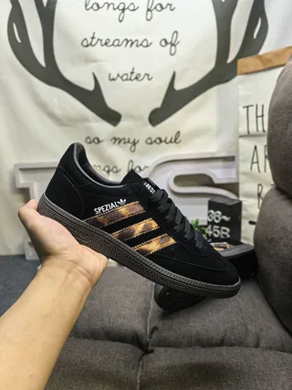 Adidas Spezial 棕色和米色牛皮纹生活方式运动鞋 15