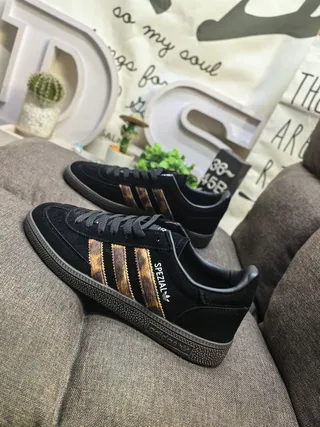 Adidas Spezial 棕色和米色牛皮纹生活方式运动鞋 17