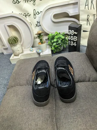 Adidas Spezial 棕色和米色牛皮纹生活方式运动鞋 18