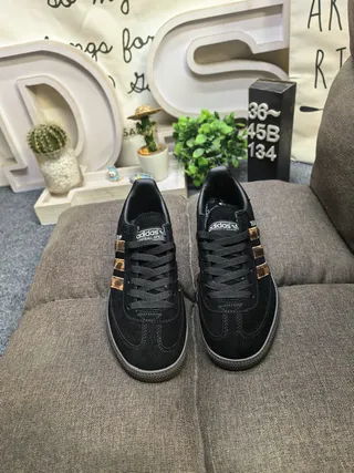 Adidas Spezial 棕色和米色牛皮纹生活方式运动鞋 20