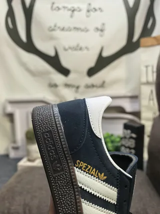 Adidas Spezial 海军蓝麂皮生活方式运动鞋 3