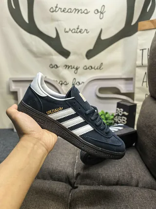 Adidas Spezial 海军蓝麂皮生活方式运动鞋 5