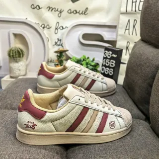 Adidas Superstar Off-White و Burgundy لايف ستايل سنيكرز
