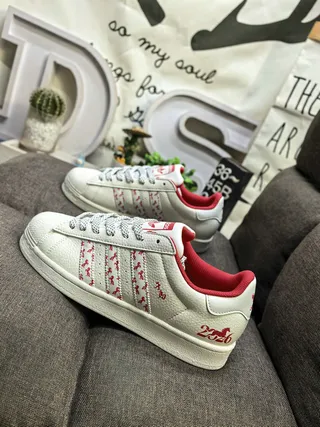 Adidas Superstar Off-White et Burgundy chaussures lifestyle 17