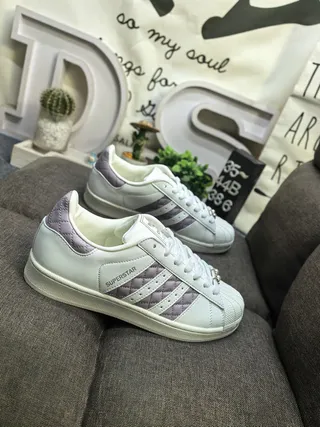 Adidas Superstar Off-White e Lavender tênis lifestyle acolchoados 9