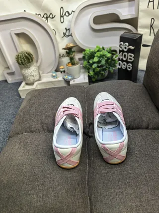 Adidas Tokyo sin cordones con tres rayas zapatillas lifestyle 8