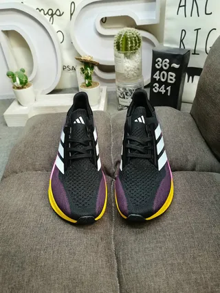 Adidas Ultraboost সাদা হালকা নীল কালো লাল দৌড়ানোর জুতো 10