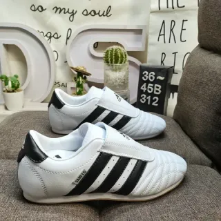 Adidas أبيض أسود بدون لاس slip-on مبطن غطاء أصابع حذاء رياضي