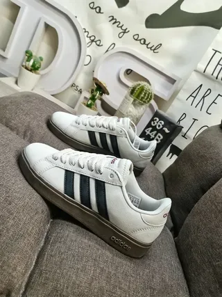 Adidas White Black Low-Top Suede-Textured Upper Lifestyle Sneakers 7