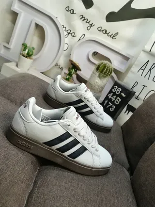 Adidas White Black Low-Top Suede-Textured Upper Lifestyle Sneakers 9