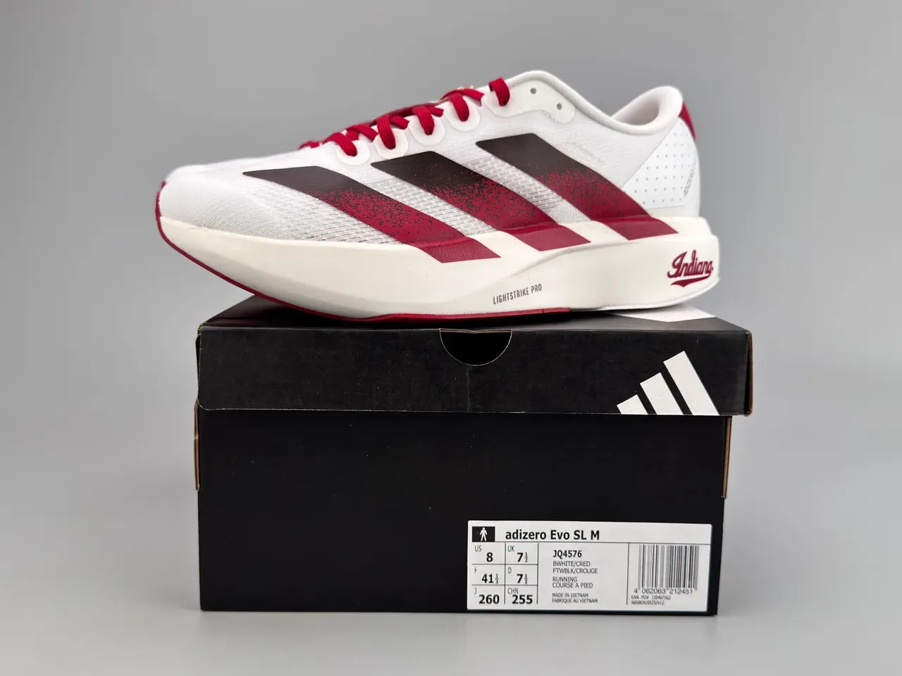 Adidas 白色 勃艮第 工程网面 渐变酒红色至黑色条纹设计 跑鞋 2